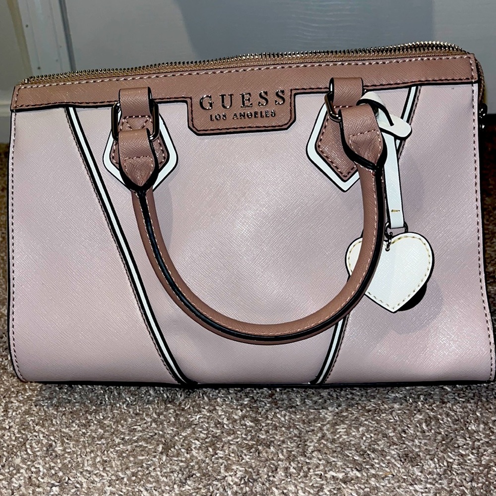 Baby Pink GUESS purse💖🤍